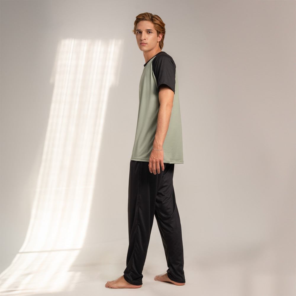 Conjunto de Pantalón y Camiseta. image 1