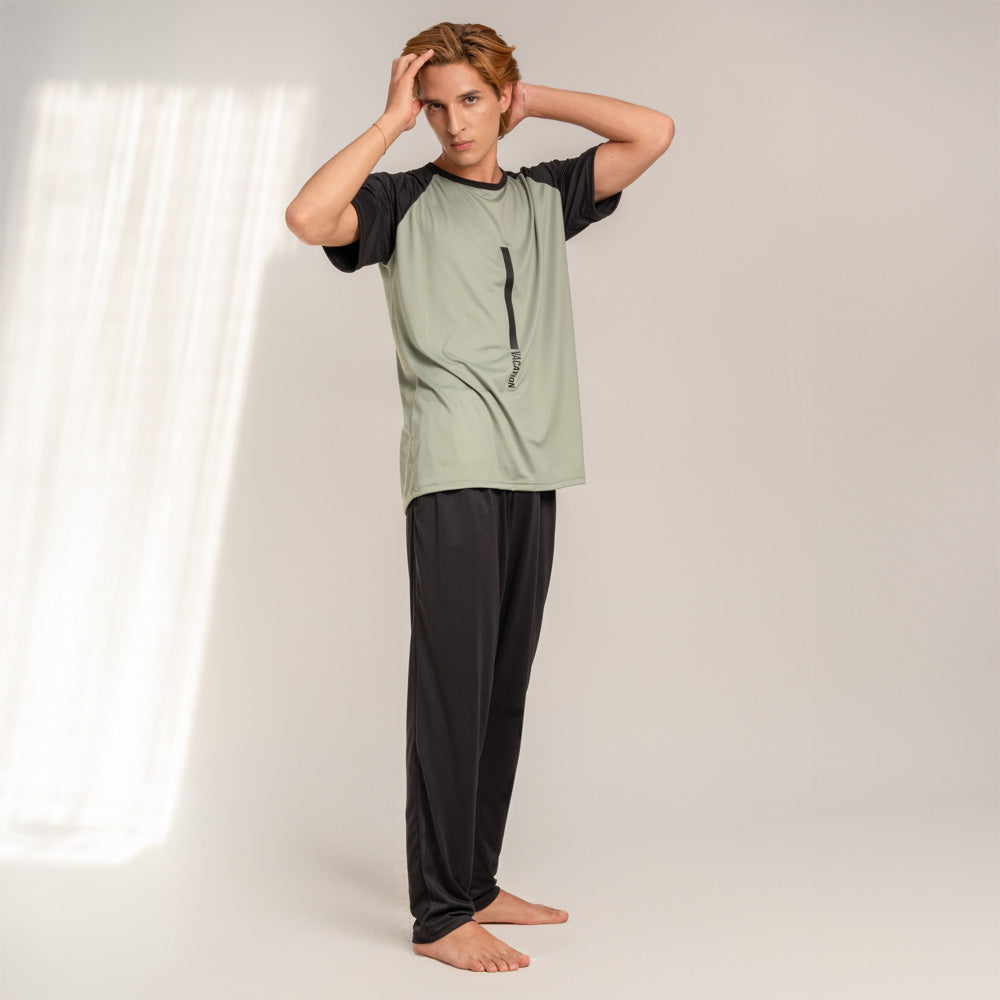 Conjunto de Pantalón y Camiseta. image 3