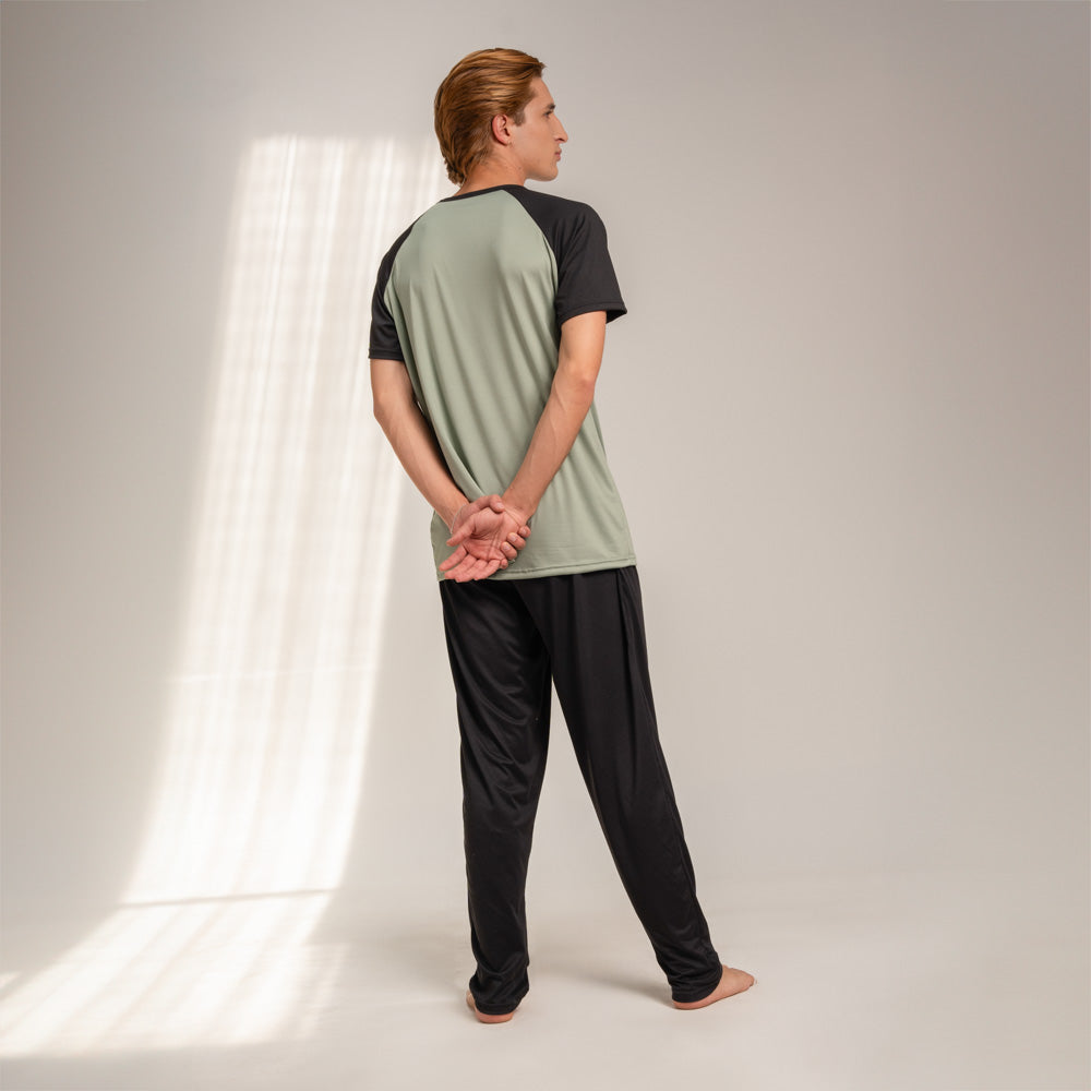 Conjunto de Pantalón y Camiseta. image 2